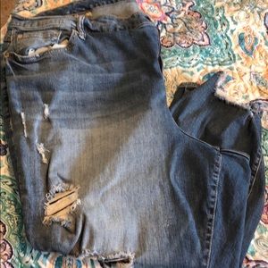Torrid distressed Capri